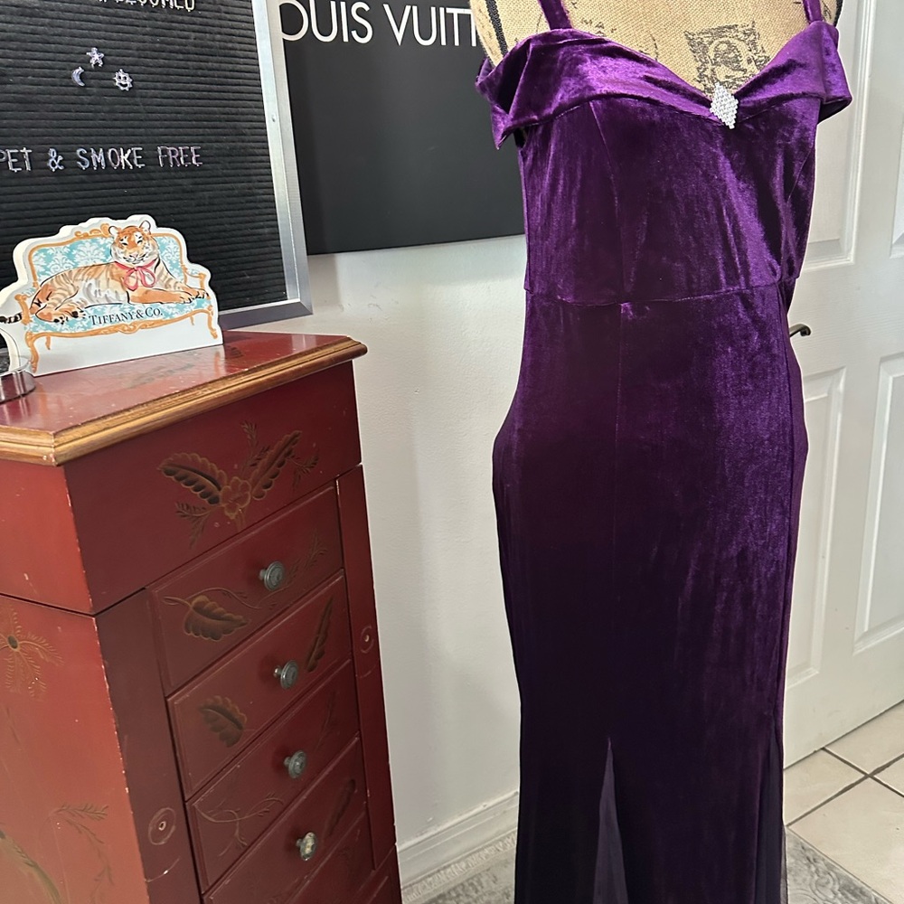 🆕Candalite Purple Velvet Gown - Picture 6 of 15